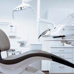 Z jakich usług stomatologicznych w Warszawie warto skorzystać?