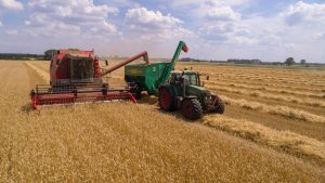 Zakup maszyn rolniczych: o czym warto pamiętać 